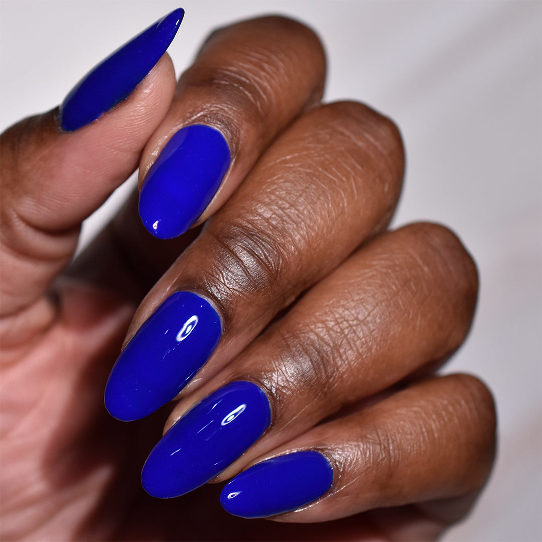 Cornflower blue nail polish - Emily de Molly
